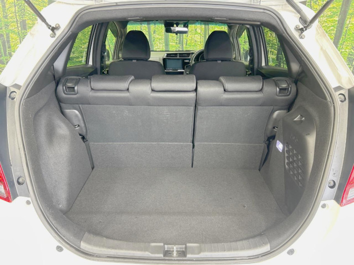 2017 Honda Fit Hybrid DAA-GP5 (UW-6a238f71e4cef)[13]
