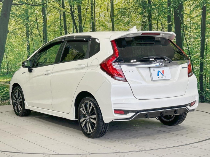 2017 Honda Fit Hybrid DAA-GP5 (UW-6a238f71e4cef)[10]