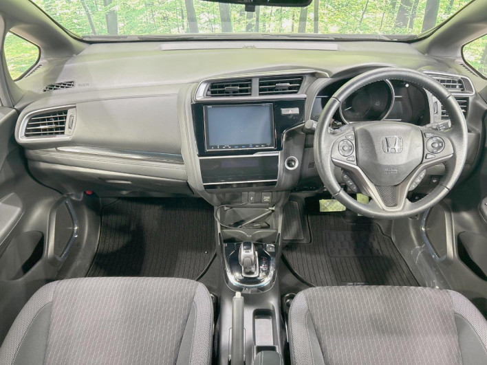 2017 Honda Fit Hybrid DAA-GP5 (UW-6a238f71e4cef)[25]