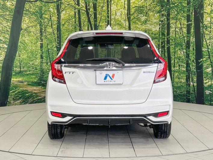 2017 Honda Fit Hybrid DAA-GP5 (UW-6a238f71e4cef)[11]