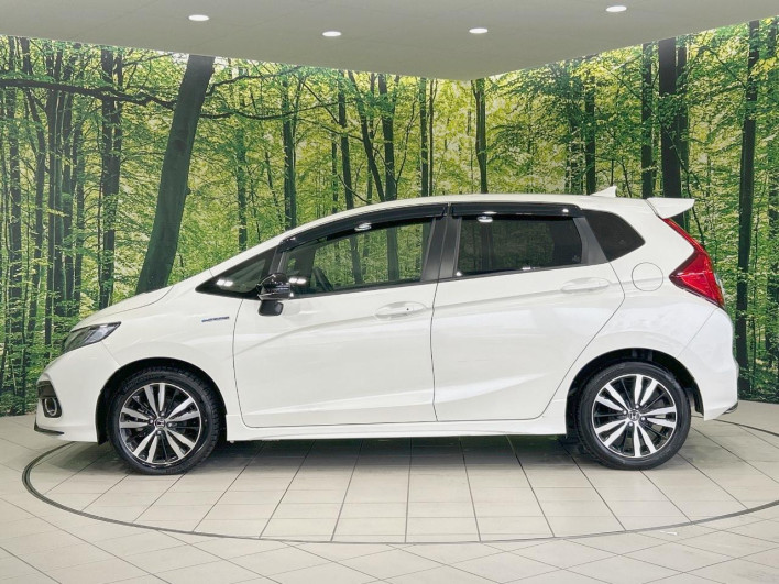 2017 Honda Fit Hybrid DAA-GP5 (UW-6a238f71e4cef)[9]
