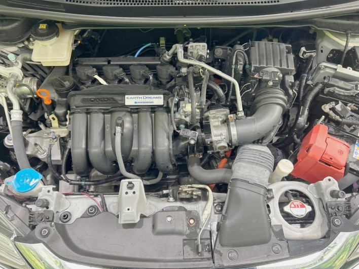 2017 Honda Fit Hybrid DAA-GP5 (UW-6a238f71e4cef)[4]