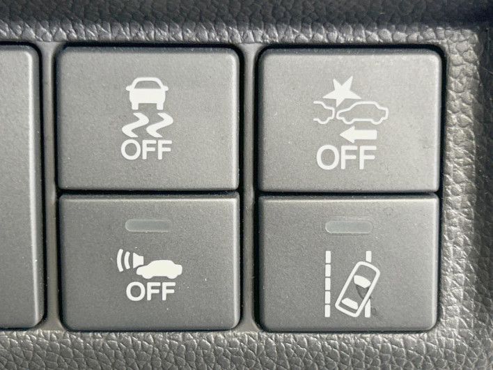 2017 Honda Fit Hybrid DAA-GP5 (UW-6a238f71e4cef)[29]