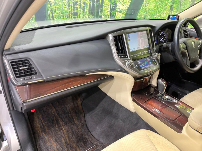 2014 Toyota Crown DBA-GRS211 (UW-6a238f77e2f18)[19]