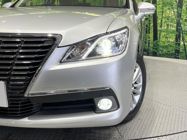 2014 Toyota Crown DBA-GRS211 (UW-6a238f77e2f18)[12]
