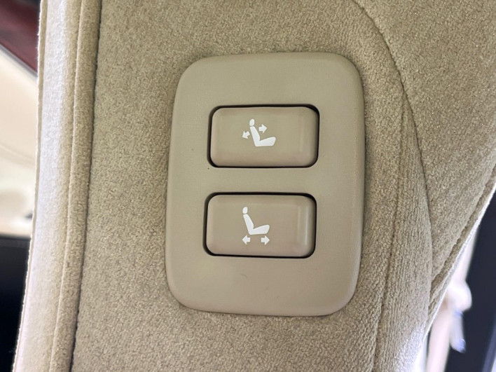 2014 Toyota Crown DBA-GRS211 (UW-6a238f77e2f18)[24]