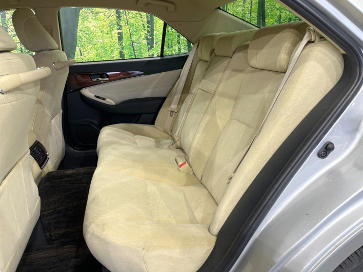 2014 Toyota Crown DBA-GRS211 (UW-6a238f77e2f18)[28]