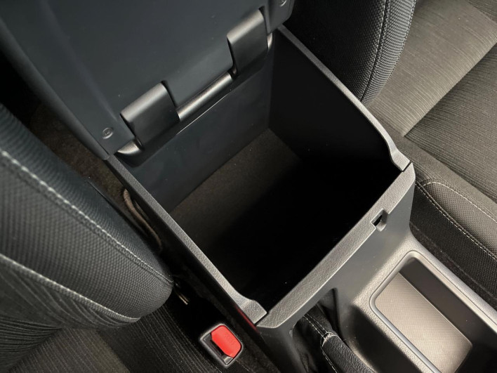 2023 Toyota Hilux 3DF-GUN125 (UW-6a238f82470bd)[21]