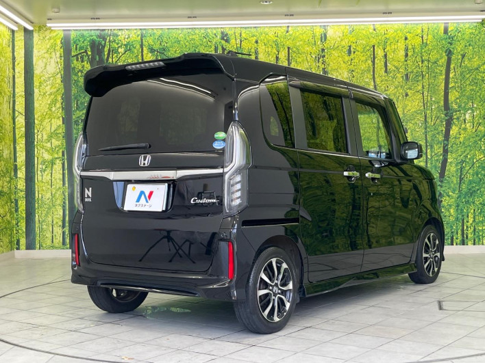 2018 Honda N-BOX CUSTOM DBA-JF3 (UW-6a238fadcee21)[21]