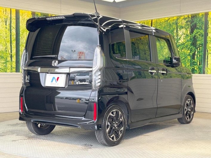 2018 Honda N-BOX CUSTOM DBA-JF3 (UW-6a238fb2590b6)[22]