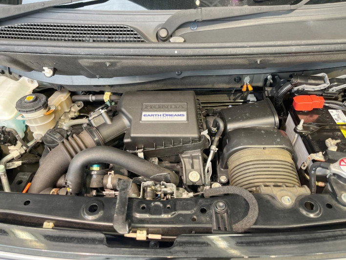 2018 Honda N-BOX CUSTOM DBA-JF3 (UW-6a238fb2590b6)[4]