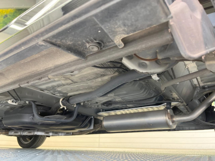2018 Honda N-BOX CUSTOM DBA-JF3 (UW-6a238fb2590b6)[15]