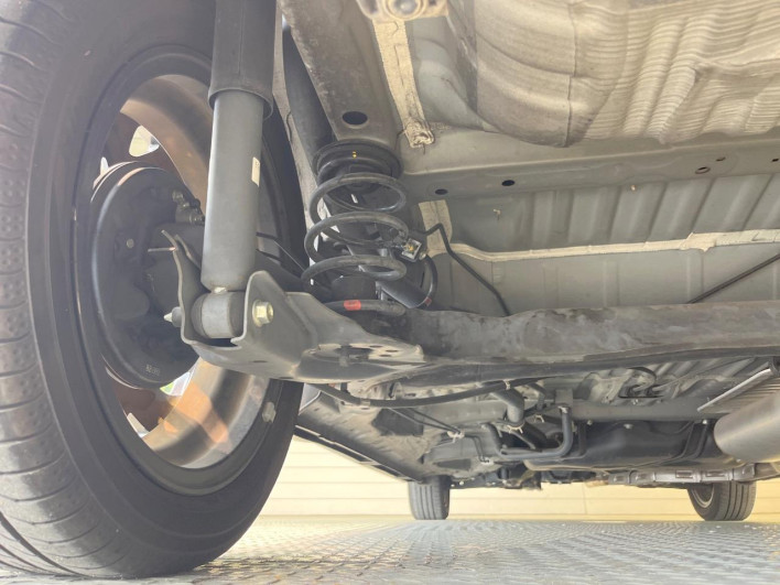 2018 Honda N-BOX CUSTOM DBA-JF3 (UW-6a238fb2590b6)[17]