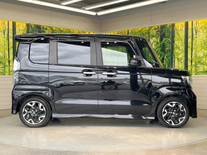 2018 Honda N-BOX CUSTOM DBA-JF3 (UW-6a238fb2590b6)[21]