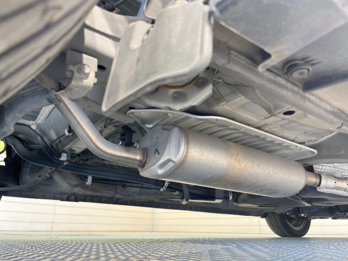 2018 Honda N-BOX CUSTOM DBA-JF3 (UW-6a238fb2590b6)[14]