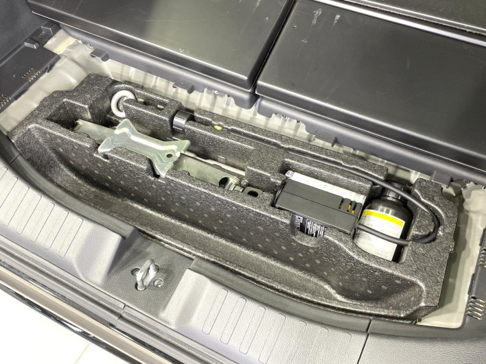 2019 Honda N-BOX CUSTOM DBA-JF3 (UW-6a238fb496738)[27]