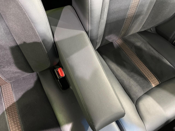 2018 Honda N-BOX CUSTOM DBA-JF4 (UW-6a238fc19e632)[28]