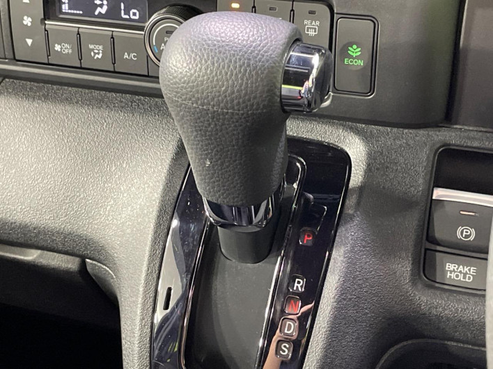 2024 Honda N-BOX CUSTOM 6BA-JF5 (UW-6a238fc3ba82d)[21]