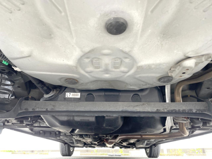 2013 Toyota Vitz DBA-KSP130 (UW-6a238fe751360)[21]