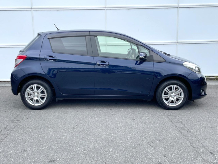 2013 Toyota Vitz DBA-KSP130 (UW-6a238fe751360)[13]