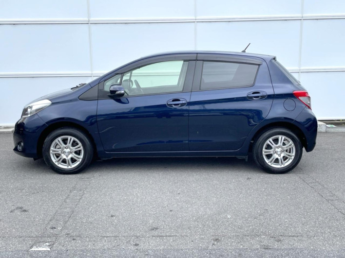 2013 Toyota Vitz DBA-KSP130 (UW-6a238fe751360)[11]