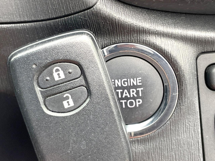 2013 Toyota Vitz DBA-KSP130 (UW-6a238fe751360)[27]