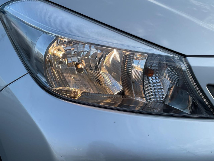 2013 Toyota Vitz DBA-KSP130 (UW-6a238fe751822)[12]