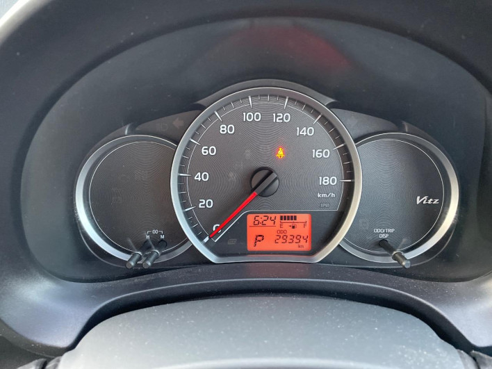2013 Toyota Vitz DBA-KSP130 (UW-6a238fe751822)[28]