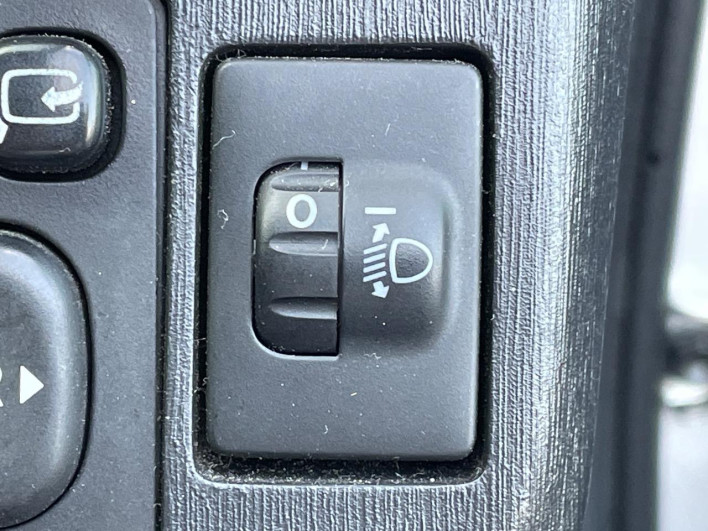 2013 Toyota Vitz DBA-KSP130 (UW-6a238fe751822)[24]