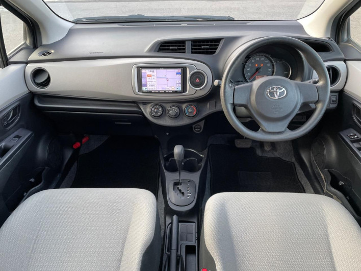 2013 Toyota Vitz DBA-KSP130 (UW-6a238fe751822)[21]