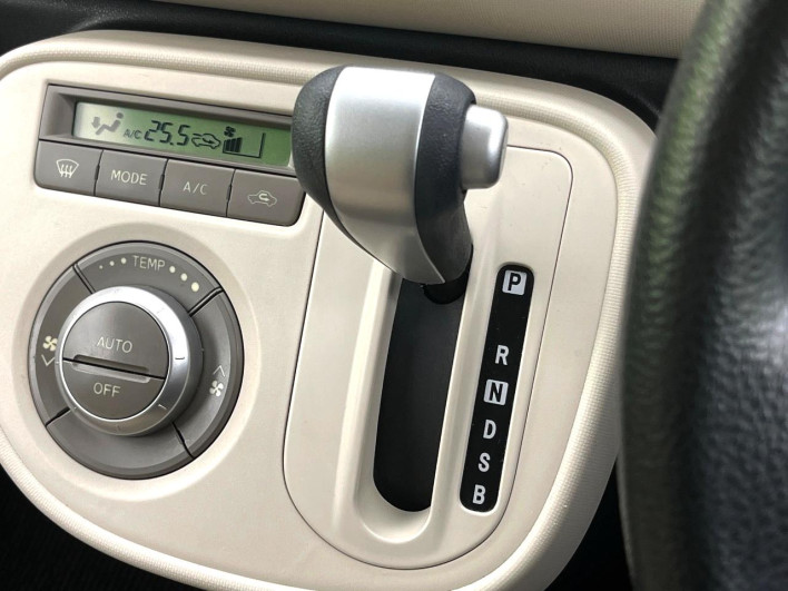 2011 Daihatsu Mira Cocoa DBA-L675S (UW-6a238fed11194)[13]