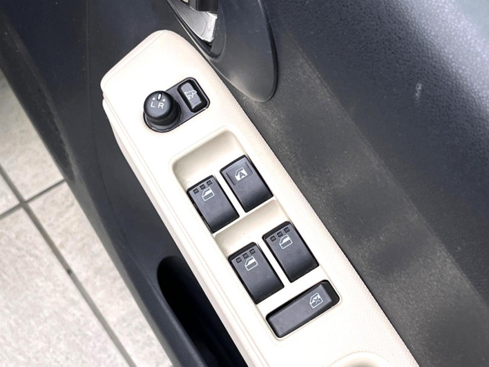 2011 Daihatsu Mira Cocoa DBA-L675S (UW-6a238fed11194)[7]