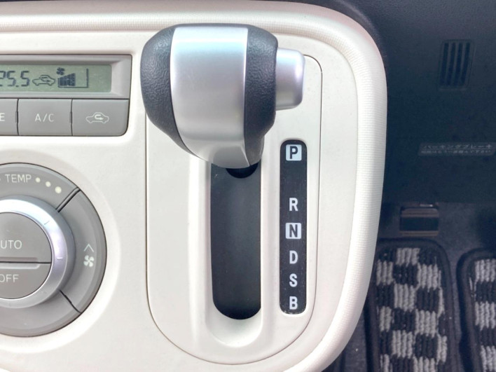 2013 Daihatsu Mira Cocoa DBA-L675S (UW-6a238fed34ae7)[28]