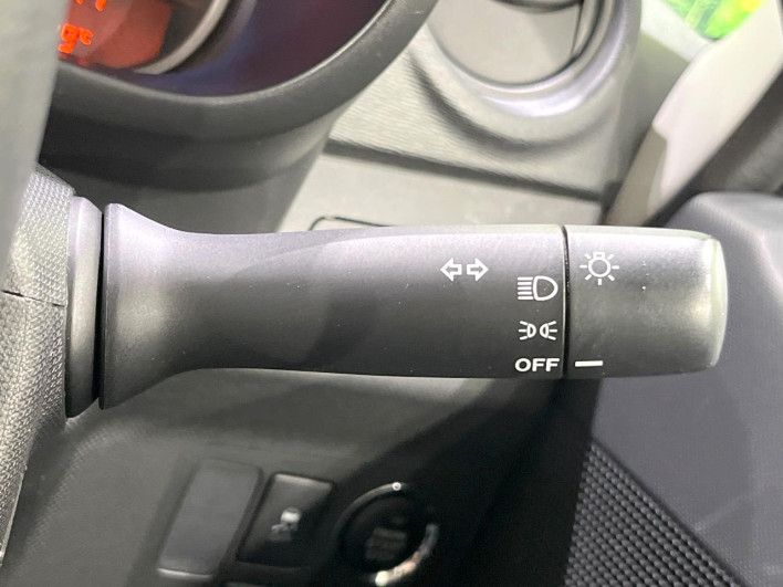 2014 Daihatsu Move DBA-LA100S (UW-6a238fefccb04)[28]