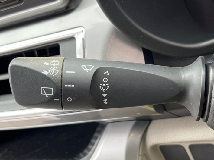 2016 Daihatsu Cast DBA-LA250S (UW-6a238ff3a0e6a)[15]