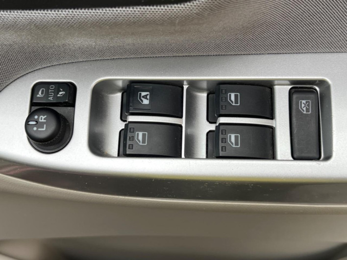 2016 Daihatsu Cast DBA-LA250S (UW-6a238ff3a0e6a)[8]