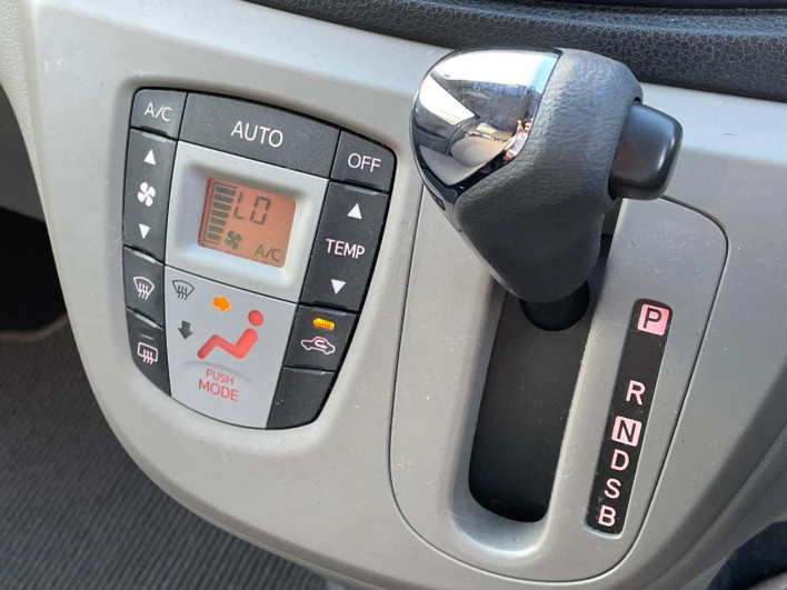 2011 Daihatsu Mirai Ease DBA-LA300S (UW-6a238ff6eb604)[29]
