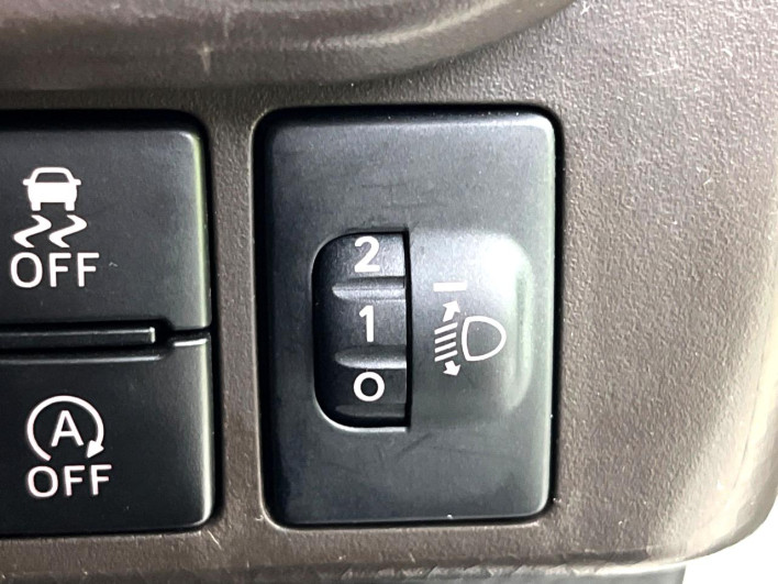 2021 Daihatsu Toll 5BA-M900S (UW-6a23902496637)[11]
