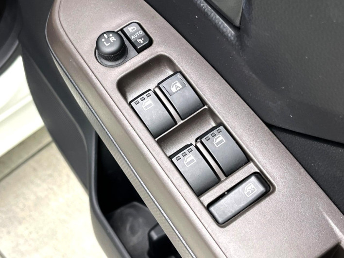 2021 Daihatsu Toll 5BA-M900S (UW-6a23902496637)[8]