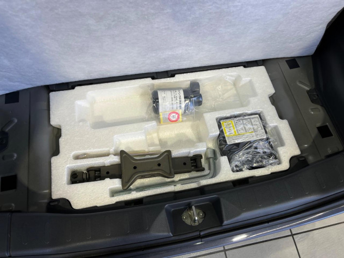 2013 Suzuki Spacia Custom DBA-MK32S (UW-6a23903c870a3)[29]