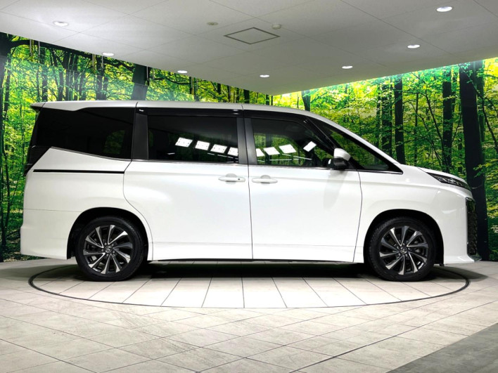 2022 Toyota Voxy 6BA-MZRA90W (UW-6a239085af378)[12]