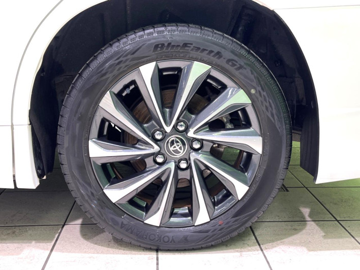2022 Toyota Voxy 6BA-MZRA90W (UW-6a239085af378)[25]