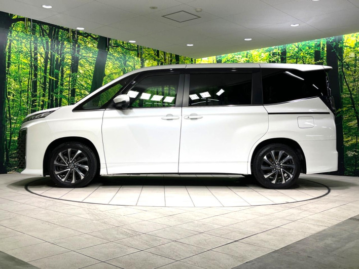 2022 Toyota Voxy 6BA-MZRA90W (UW-6a239085af378)[8]