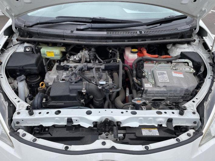 2012 Toyota Aqua DAA-NHP10 (UW-6a23908f21928)[4]