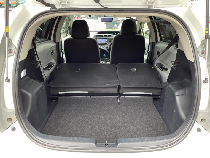 2012 Toyota Aqua DAA-NHP10 (UW-6a23908f21928)[28]