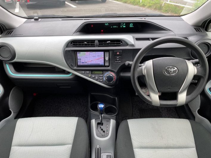 2012 Toyota Aqua DAA-NHP10 (UW-6a23908f21928)[29]