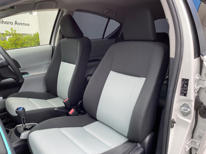 2012 Toyota Aqua DAA-NHP10 (UW-6a23908f21928)[25]