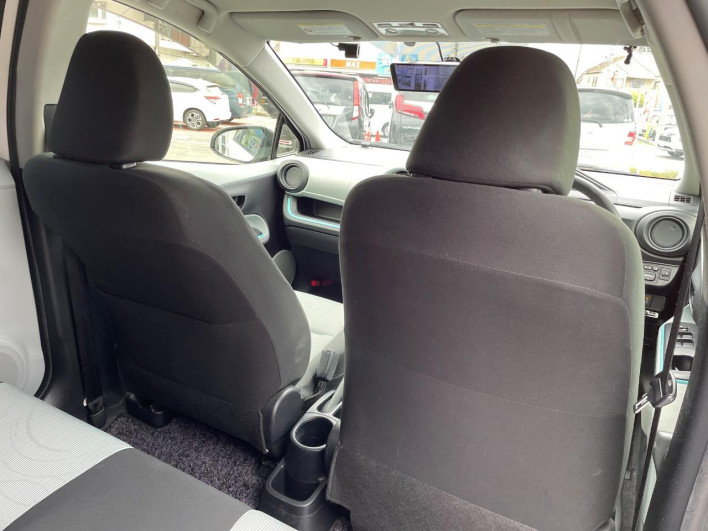 2012 Toyota Aqua DAA-NHP10 (UW-6a23908f21928)[17]