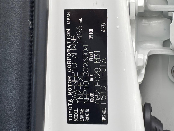 2012 Toyota Aqua DAA-NHP10 (UW-6a23908f21928)[1]