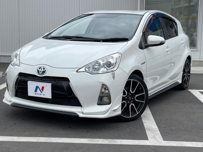2012 Toyota Aqua DAA-NHP10 (UW-6a23908f21928)[0]